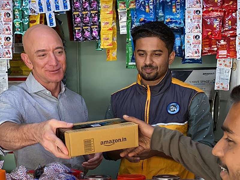 ... when Amazon founder Jeff Bezos comes to the grocery kirana store in mumbai | ... जेव्हा अमेझॉनचे संस्थापक जेफ बेझोस किराणा दुकानात येतात