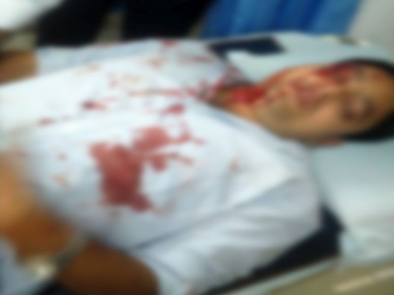During the treatment, the death of the youth, the angry crowd of journalist Ketan Betawadkar was attacked | उपचारादरम्यान तरुणाचा मृत्यू, संतप्त जमावाचा पत्रकार केतन बेटावदकर यांच्यावर हल्ला