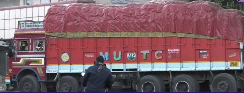 Six trucks betel nuts worth Rs 1.99 crore were seized from Transport Nagar in Nagpur | नागपुरातील ट्रान्सपोर्टनगरातून १.९८ कोटीची सहा ट्रक सुपारी जप्त