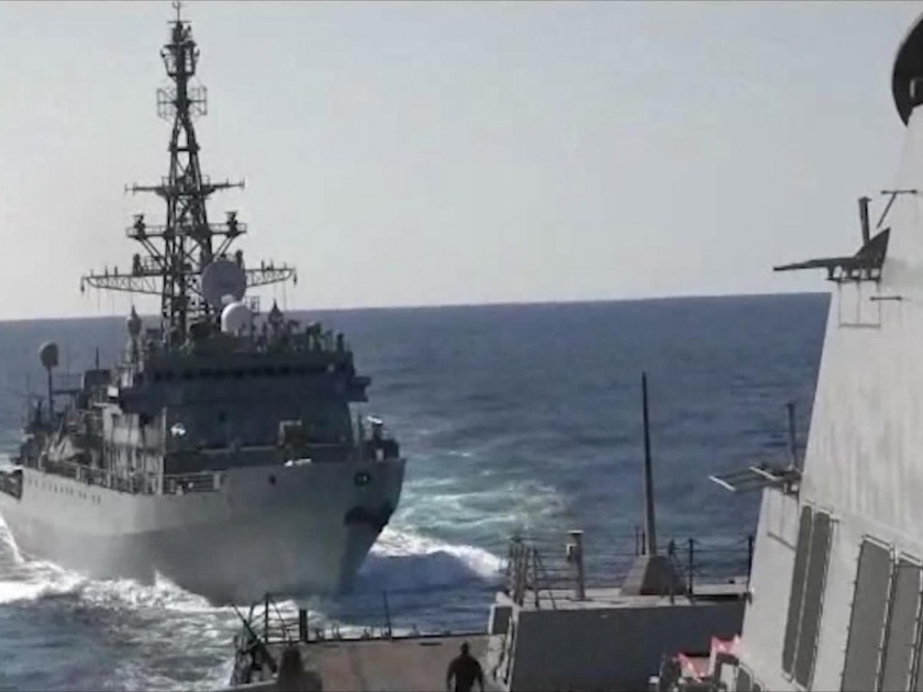 Russian warship chases American destroyer the USS Chafee away from its waters, Video viral | Video: समुद्रात दोन बलाढ्य देशांच्या युद्धनौका 'भिडता भिडता' राहिल्या; रशियाने घुसखोरांना पळविले