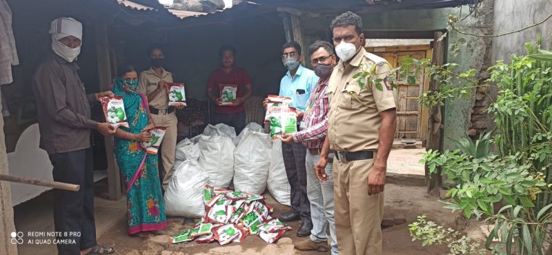 Bogus Bt Cotton seeds siezed at Dhanora in Manora taluka | मानोरा तालुक्यातील धानोरा येथे बोगस बीटी बियाने पकडले