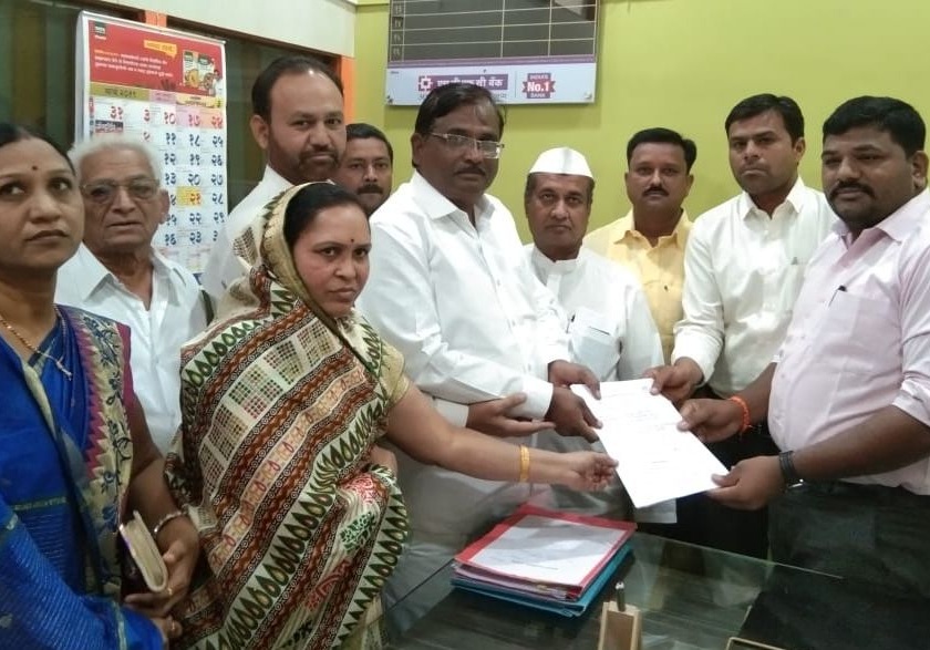 Shivsena's only application for Bhadgaon municipal post was filed | भडगाव नगराध्यक्ष पदासाठी शिवसेनेचा एकमेव अर्ज दाखल
