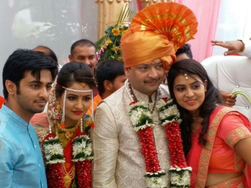 know about bhaiyyu maharaj second marriage | Bhaiyyuji Maharaj: ...म्हणून वर्षभरापूर्वीच भय्यू महाराजांनी केलं होतं दुसरं लग्न