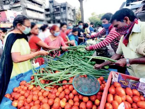 Solapurkars; Groceries and vegetables can also be purchased on Saturdays | सोलापूरकरांनो; शनिवारीही खरेदी करता येईल किराणा माल अन् भाजीपाला
