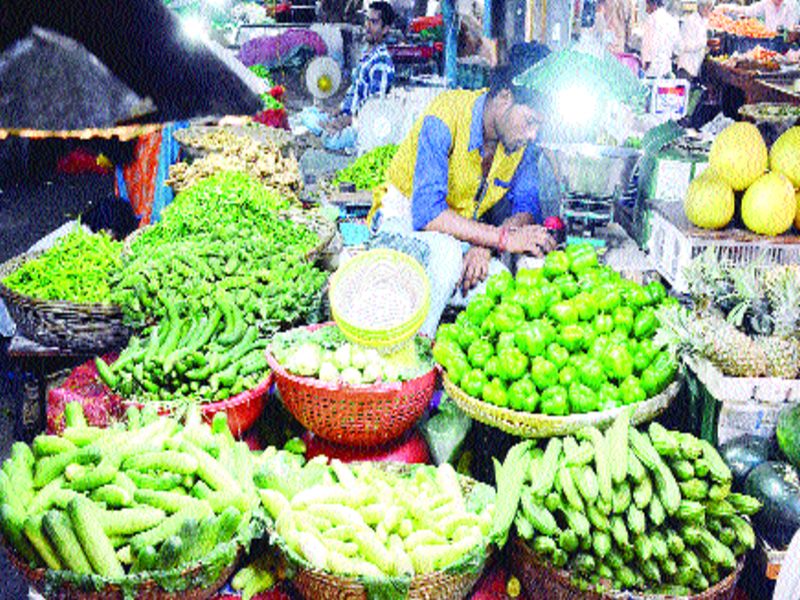 other vegetable prices declined | वाटाणा, वांगी, शेवगा महागला, अन्य भाज्यांचे भाव मात्र घसरले