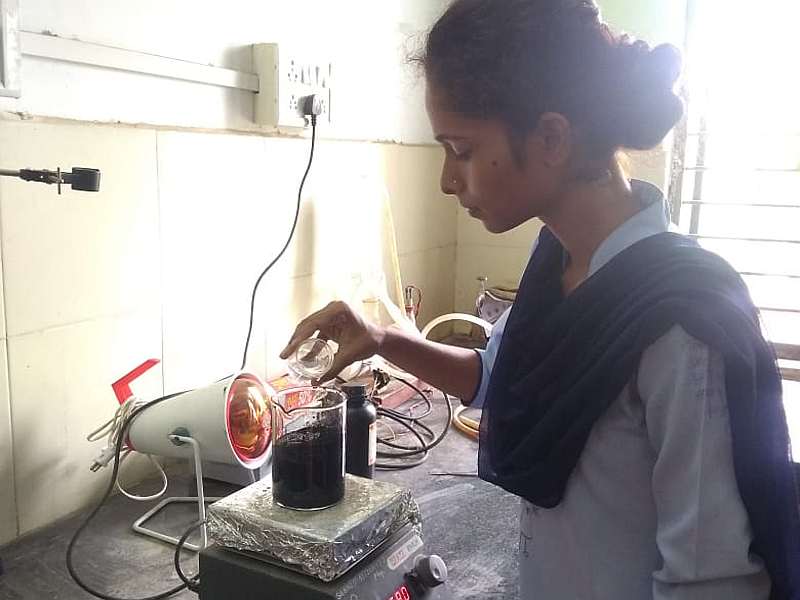 Affordable research of cheap carbon 'Nano tube', vegetable vendor's daughter of amravati | स्वस्तात मस्त 'कार्बन नॅनो ट्यूब', भाजीपाला विक्रेत्याच्या मुलीचं भन्नाट संशोधन 
