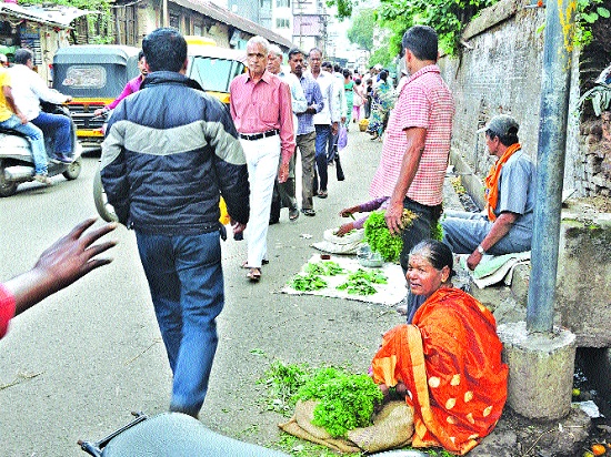 Satara: Vegetable vendor becomes Ranchandika, type in area around Rajwada | सातारा : भाजी विक्रेत्या झाल्या रणचंडिका, राजवाडा परिसरातील प्रकार