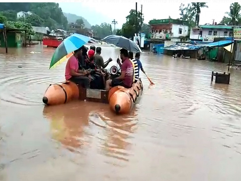 flood in Bhamaragad, 300 family's rescued | पुराच्या पाण्याने भामरागड जलमय, 300 कुटुंबियांना सुरक्षितस्थळी हलविले