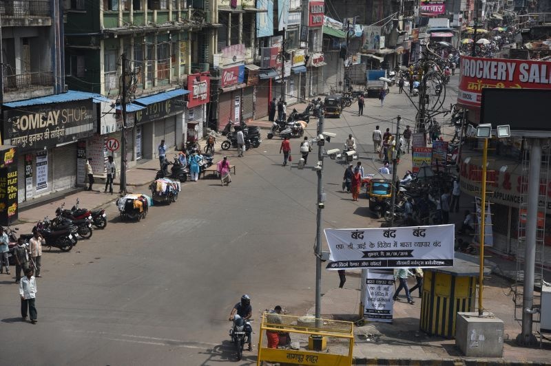 Markets in Nagpur are 100% closed | नागपुरातील बाजारपेठा १०० टक्के बंद