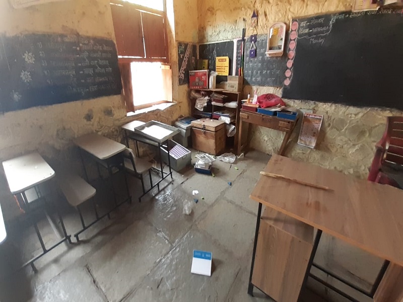 A case of vandalism of literature by unknown persons was registered in Brahmani school | ब्राम्हणी शाळेत अज्ञातांकडून साहित्याची तोडफोड गुन्हा दाखल