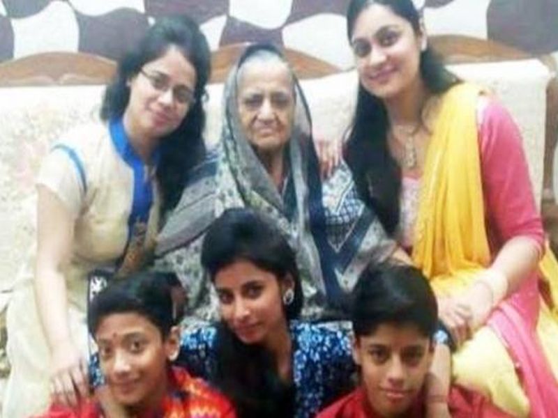 cctv video reveal the truth of burari mass suicide case delhi | Burari Deaths: कुटुंबानं स्वत:चं आणलं आत्महत्येचं सामान; 11 मृत्यूंचं गूढ उकललं