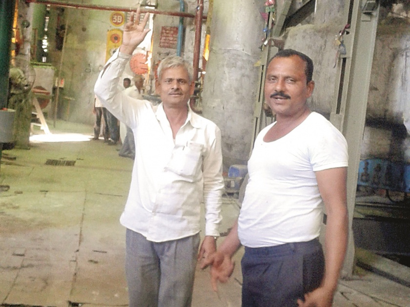 In Ahmednagar district sugar factory operates in sign language | अहमदनगर जिल्ह्यात साखर कारखानदारीत चालतो सांकेतिक भाषेतून संवाद