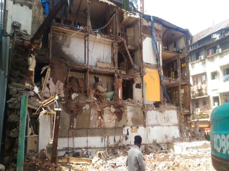 33 women killed in Bheri Bazar building crash, 27 hours after NDRF stopped the rescue | भेंडी बाजार इमारत दुर्घटनेत 33 जणांचा मृत्यू, 27 तासांनंतर एनडीआरएफनं थांबवलं बचावकार्य 