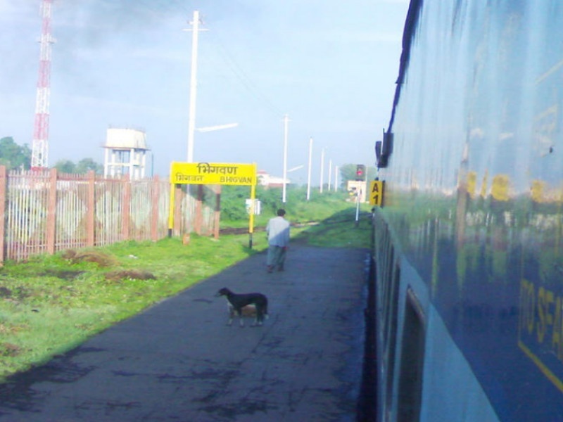 Rail stop movement when Hyderabad, Mumbai train will be no stop at the Bhaigvan railway station | भिगवण रेल्वे स्थानकावर  हैदराबाद, मुंबई गाडी न थांबल्यास रेल रोको
