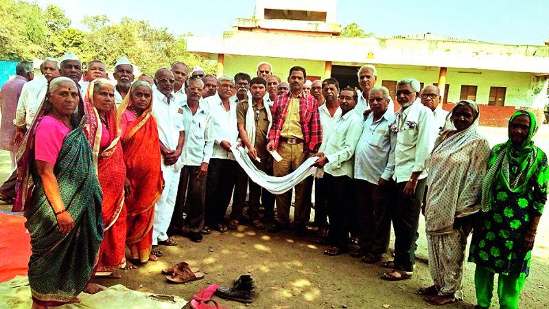 Jalgaon Jamod taluka's pensioners 'Bhik Mango' movement! | जळगाव जामोद तालुक्यातील पेन्शनधारकांचे ‘भीक मांगो’ आंदोलन!