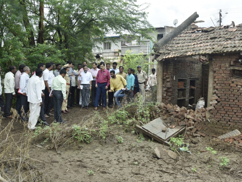 Central team visit to Brahmanal, Bhilwadi area, inspection of damage done | ब्रम्हनाळ, भिलवडी परिसराला केंद्रीय पथकाची भेट, नुकसानीची केली पाहणी