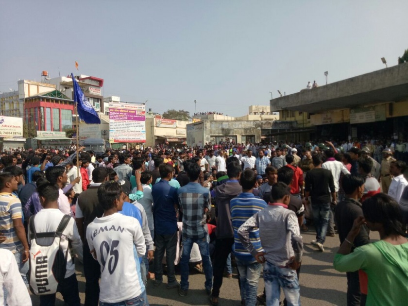 Karegaon Bhima incident: also affected Buldhana; Close the market | कोरेगाव भीमा घटनेचे बुलडाण्यातही पडसाद;  बाजारपेठ बंद