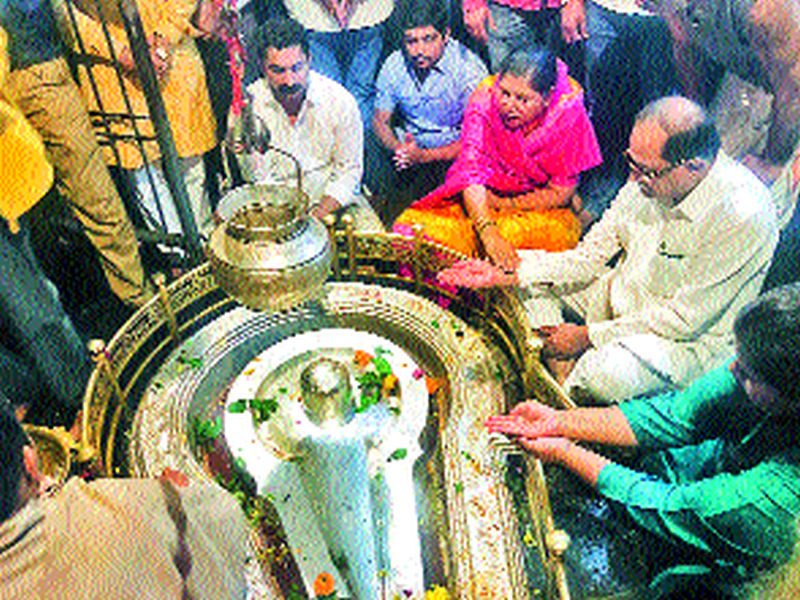 Bhimashankar lacs to lakhs on third Shravani Monday | तिसऱ्या श्रावणी सोमवारनिमित्त भीमाशंकरला लाखांवर भाविक