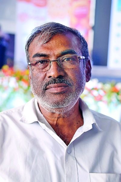 Farmers should be themselves traders: Bhimrao Kadu | शेतकऱ्यांनी स्वत: व्यापारी व्हावे : भीमराव कडू