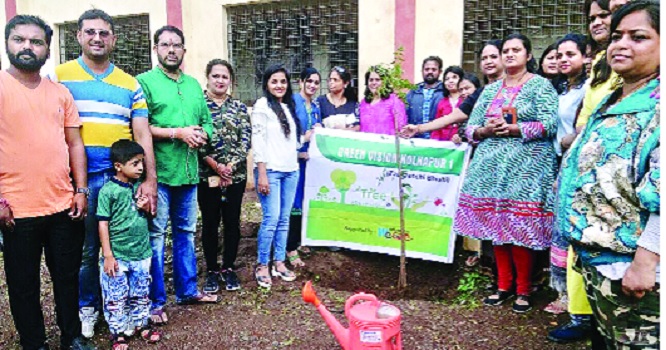 'Rashi' - Environmental protection of 'Vision of trees' - Green Vision What's App Group initiative | ‘झाडांची भिशी’त साठल्या पर्यावरण रक्षणाच्या ‘राशी’--ग्रीन व्हिजन व्हॉट्स अ‍ॅप ग्रुपचा उपक्रम