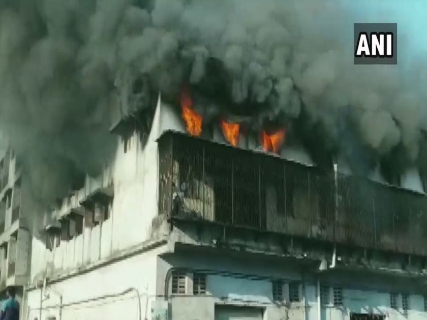 Fire breaks out at a building in Kalher, Bhiwandi | भिवंडी-काल्हेरमध्ये ब्रश कंपनीला भीषण आग