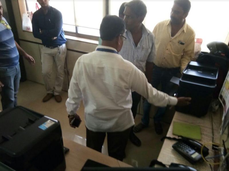 Bhiwandi court seized the seizure of municipal corporation, seized office of municipal office as per court order | भिवंडी कोर्टाची महानगरपालिकेवर जप्तीची कारवाई, कोर्टाच्या आदेशानुसार मनपाचे कार्यालयीन सामान जप्त