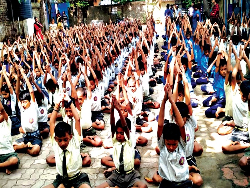Celebrated Yogi day at the festive occasion | भिवंडीत ठिकठिकाणी योग दिन उत्साहात साजरा
