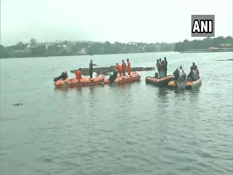 11 dead, five rescued after boat capsizes during Ganesh immersion in Bhopal | विसर्जनालाच गणेश भक्तांवर विघ्न; भोपाळमध्ये बोट उलटून 11 जणांना जलसमाधी