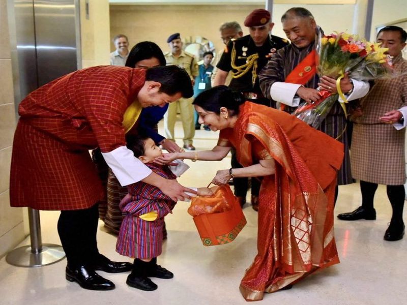 Rumaila Sushma Swaraj with the princess of Bhutan | भूतानच्या चिमुकल्या राजकुमारासोबत रमल्या सुषमा स्वराज