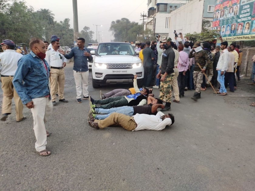 NCP workers angry in Bhusawal; Minister Jayant Patil's convoy was stopped | भुसावळात राष्ट्रवादीत नाराजी; मंत्री जयंत पाटलांचा ताफा अडविला