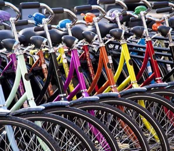 When bicycles go to the cemetery! | सायकली जेव्हा ‘स्मशानभूमी’त जातात; Use and Throw मुळे वाढलीय अनेक देशांची डोकेदुखी
