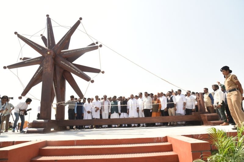 The world's largest Charkha inaugurated | जगातील सर्वांत मोठ्या चरख्याचे लोकार्पण