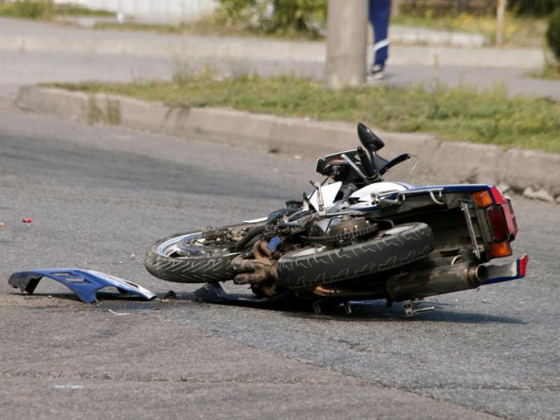 Bike rider dies after hitting a truck parked on the roadside | रस्त्याच्या कडेला उभ्या असलेल्या ट्रकला धडकून दुचाकीस्वाराचा मृत्यू