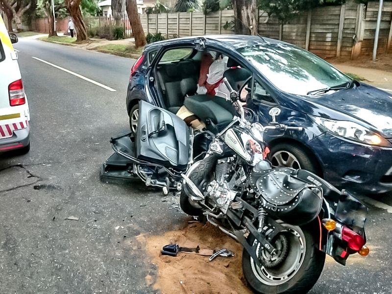  One seriously injured with two-wheeler | दुचाकीस्वारासह एक गंभीर जखमी