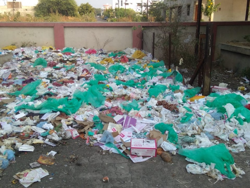 Bio medical waste in district general hospital | जिल्हा सामान्य रुग्णालयात जैव वैद्यकीय कचरा अस्ताव्यस्त