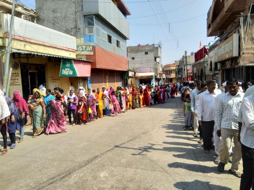 Start of Birbalnath Maharaj Yatra at Mangarul pir | मंगरुळपीर येथे बिरबलनाथ महाराज यात्रोत्सवाला प्रारंभ