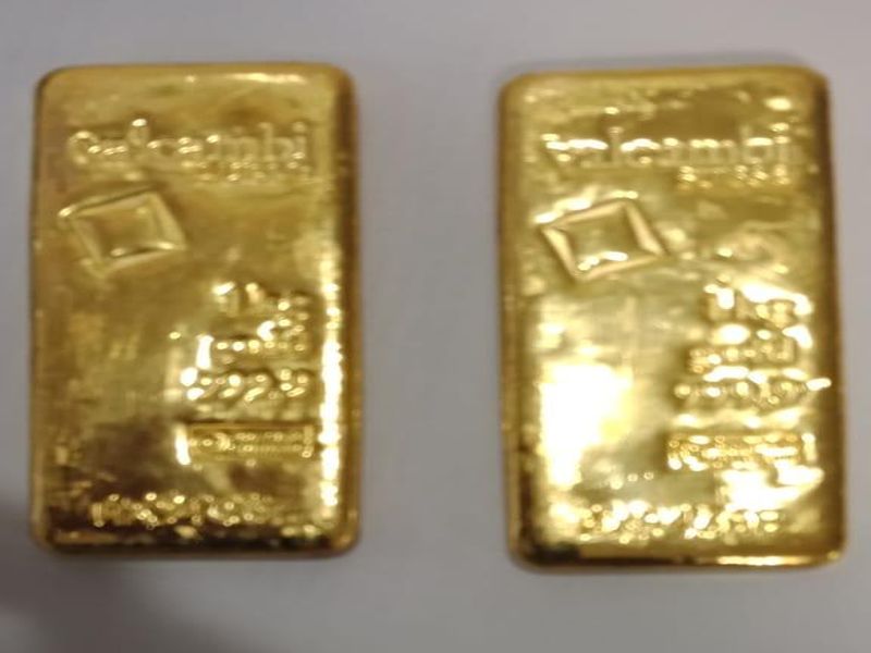 The gold biscuit hidden in the box, the accused accused of smuggling 2 kg gold | चक्क बुटात लपविली सोन्याची बिस्किटं, २ किलो सोन्याची तस्करी करणारा आरोपी अटकेत 