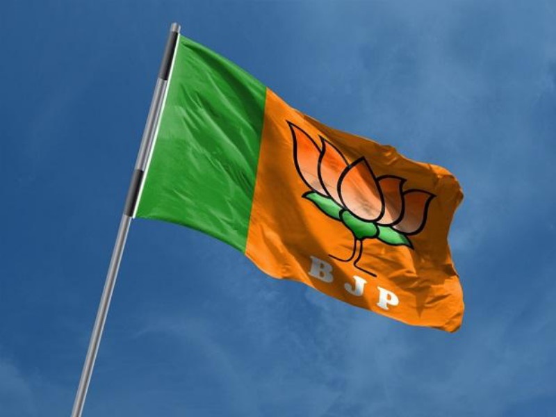 BJP corporator gives NCP-Shiv Sena corporator Rs 2.20crore | भाजपाच्या नगरसेवकाने राष्ट्रवादी-शिवसेनेच्या नगरसेवकांना दिला २.२० कोटींचा निधी