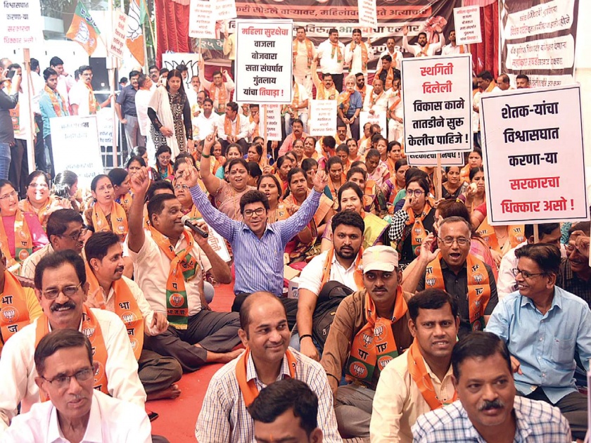 Demonstrated opposition to the development front; BJP's agitation in Panvel | महाविकास आघाडीच्या विरोधात निदर्शन; पनवेलमध्ये भाजपचे आंदोलन
