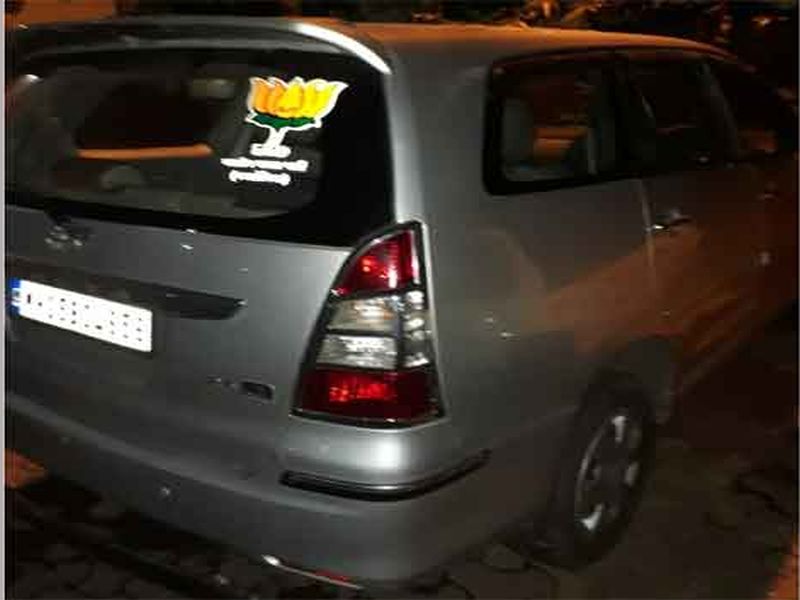 Seized stolen vehicles from BJP corporators; Filed the complaint | भाजप नगरसेवकाकडून चोरीच्या गाड्या जप्त; गुन्हा दाखल 