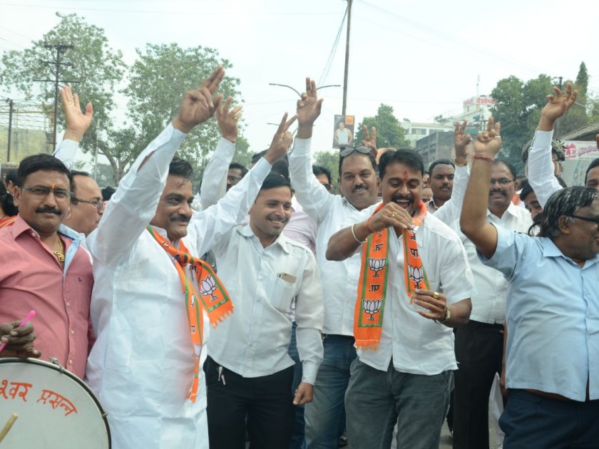 BJP, majority in Himachal Pradesh: BJP's celebrated in Akola's victory | गुजरात, हिमाचलमध्ये भाजपला बहुमत : अकोल्यातील भाजपने केला विजयाचा जल्लोष