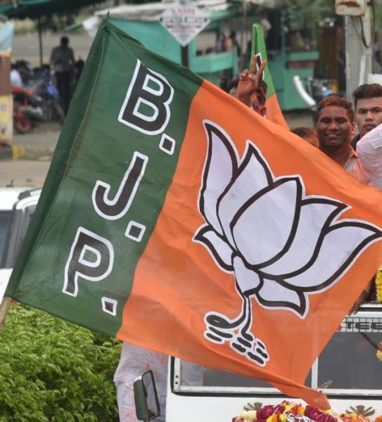 BJP hits due to sluggish corporators in Nagpur | नागपुरात सुस्त नगरसेवकांमुळे भाजपला फटका