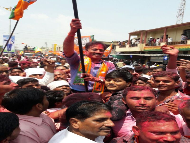 BJP gets 100% success | जलसंपदामंत्री गिरीश महाजन यांनी गड राखला, जामनेर नगरपरिषदेत भाजपाला १०० टक्के यश