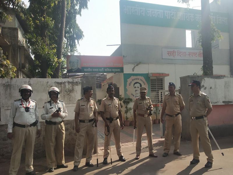 Police settlement outside BJP, Nation 1 plaintiff's office in Nashik | नाशिकमध्ये भाजप, राष्टÑवादीच्या कार्यालयाबाहेर पोलीस बंदोबस्त