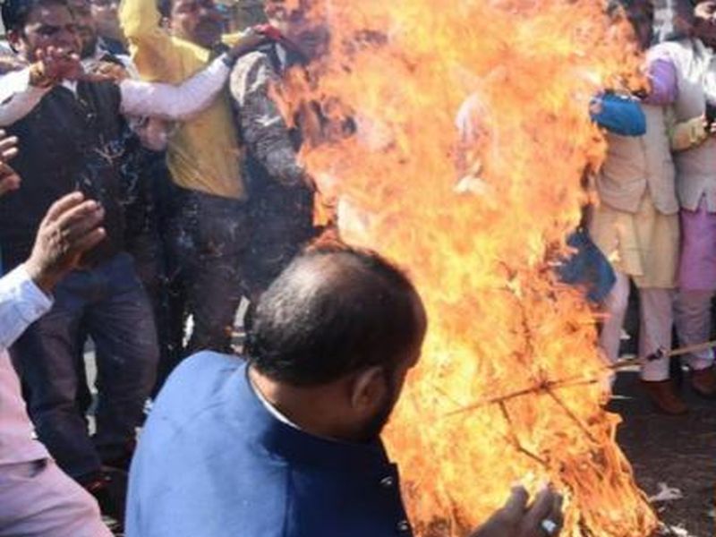 bjp workers protesting against murder of bjp leaders | मध्य प्रदेशात 10 दिवसांत 4 भाजपा नेत्यांच्या हत्या; कार्यकर्ते रस्त्यावर