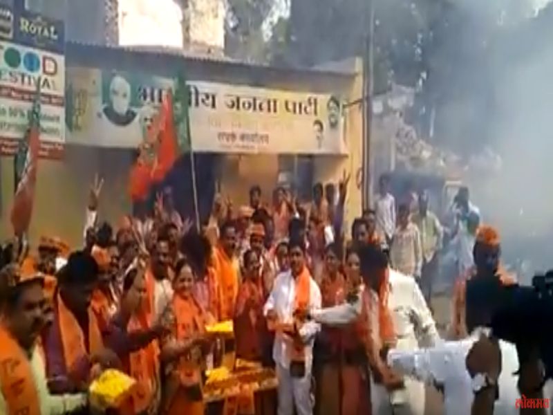 Gujarat Election: BJP's dawn in Solapur | गुजरात निवडणूक : सोलापुरात भाजपाचा जल्लोष
