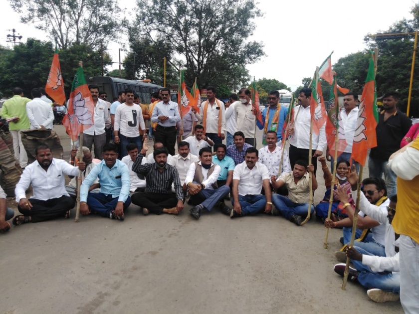 BJP on the road for OBC reservation; Proclamation against Mahavikas Aghadi | ओबीसी आरक्षणासाठी भाजप रस्त्यावर; महाविकास आघाडीविरोधात घोषणाबाजी