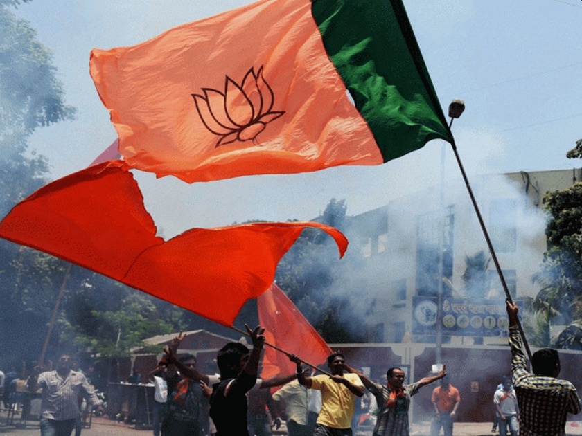 West Bengal Election: In Kolkata, BJP workers throw stones at their own leaders, party office | West Bengal Election: भाजपाला इनकमिंग भोवणार; कोलकातामध्ये कार्यकर्त्यांकडून आपल्याच नेत्यांवर दगडफेक