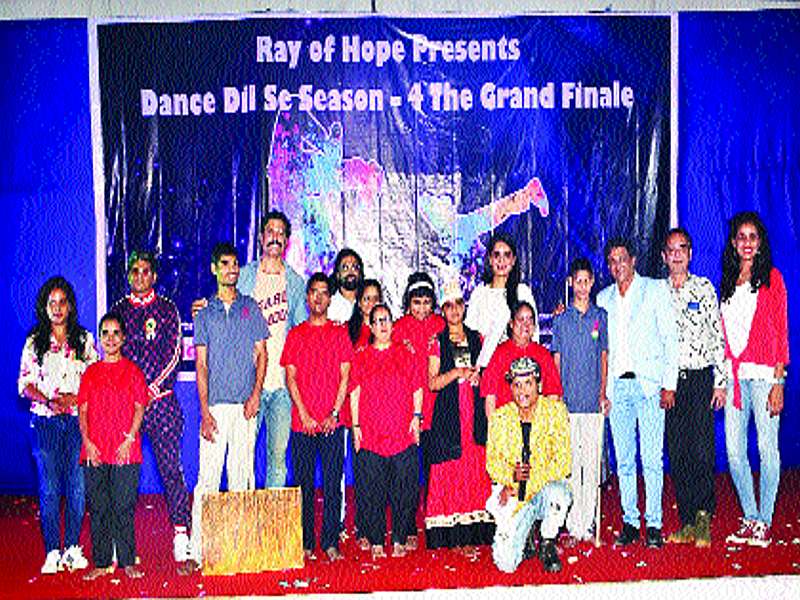 Orphaned ashram, children's street dance platform | अनाथ आश्रम, रस्त्यांवरील मुलांना मिळाले नृत्याचे व्यासपीठ