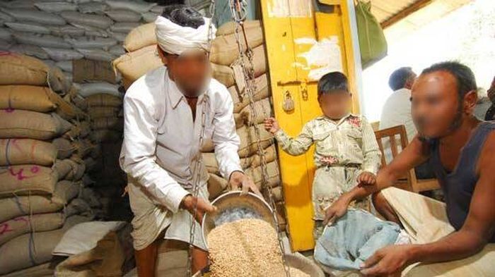 Government grain black market in lockdown in Nagpur: Only theft case registered | नागपुरात लॉकडाऊनमध्ये सरकारी धान्याचा काळाबाजार : केवळ चोरीचा गुन्हा दाखल
